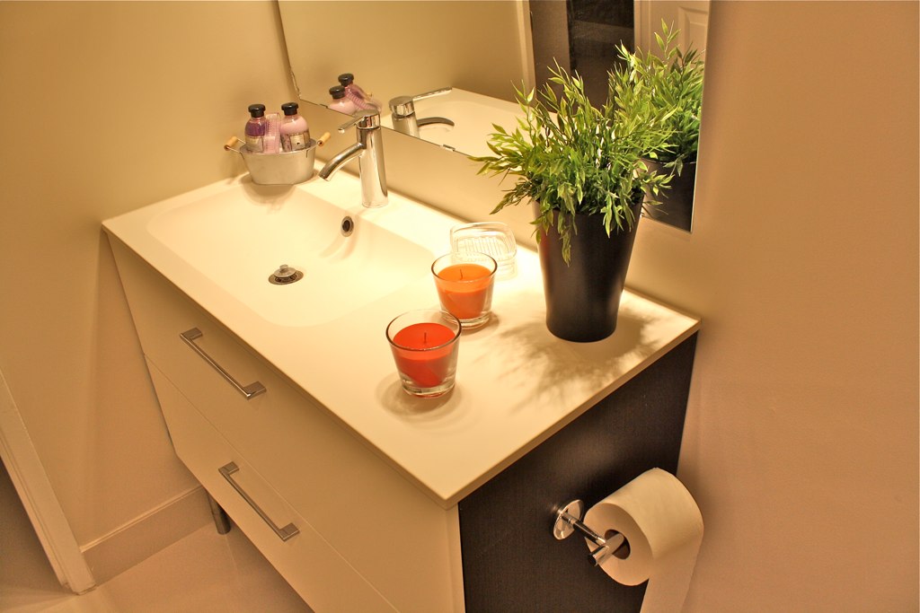 Bathroom contractor Broward finished bathroom remodel