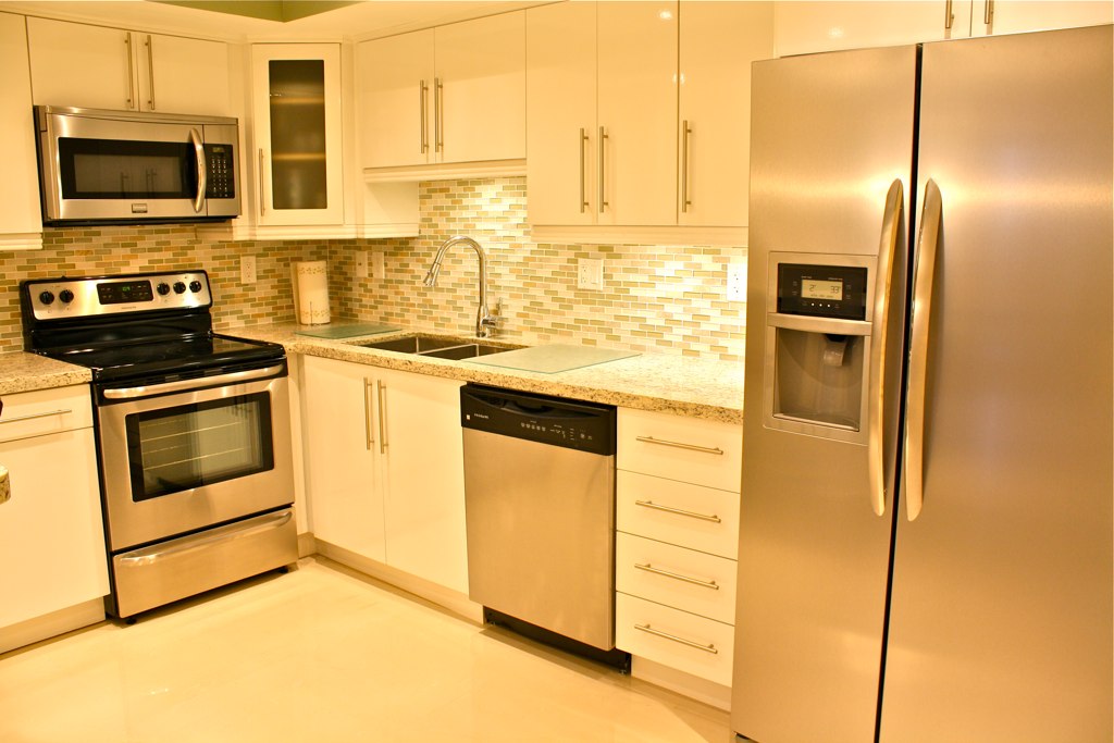 Kitchen contractor Broward cabinet and countertop installation
